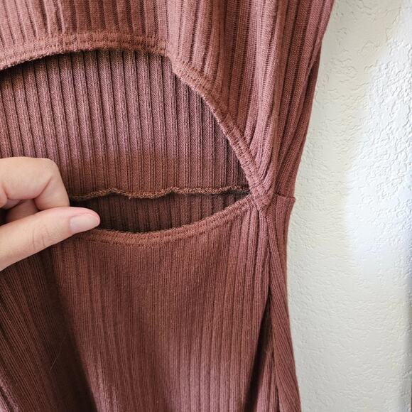 Reformation Denmark Dress in Brown - Picture 5 of 9